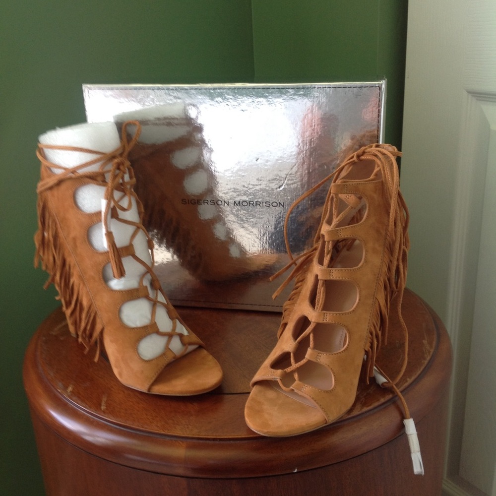 Sigerson Morrison BEAUTIFUL LACE UP FRINGE SHOE!